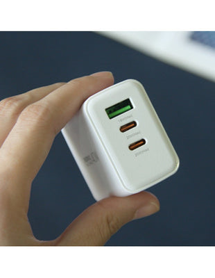 Remax Fast Charging 40W USB-A, Type-C Adapter